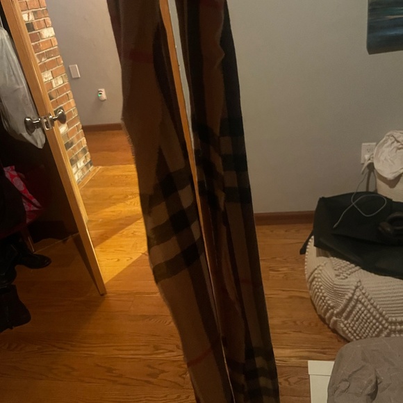 Burberry Scarf - Picture 4 of 6